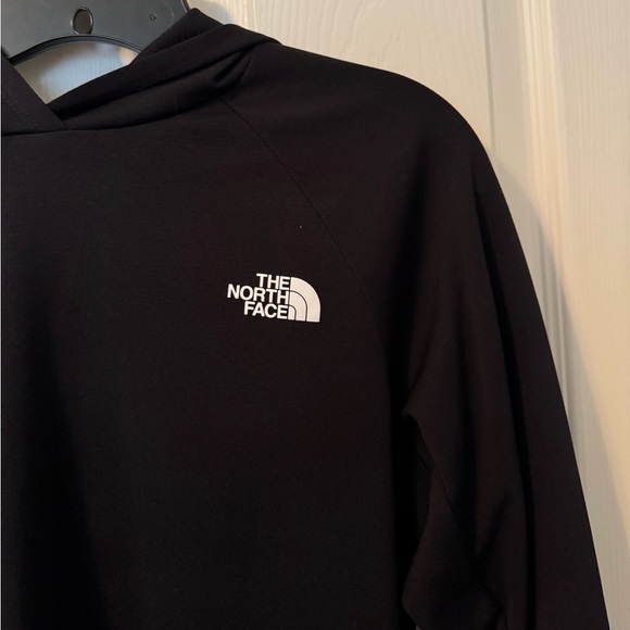 NWOT: The North Face black lightweight hoodie - Picture 3 of 4